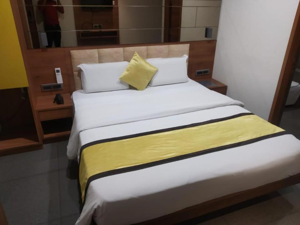 Hotel Avaante Ahmedabad Formerly Known As The Orchid Hotel Luaran gambar