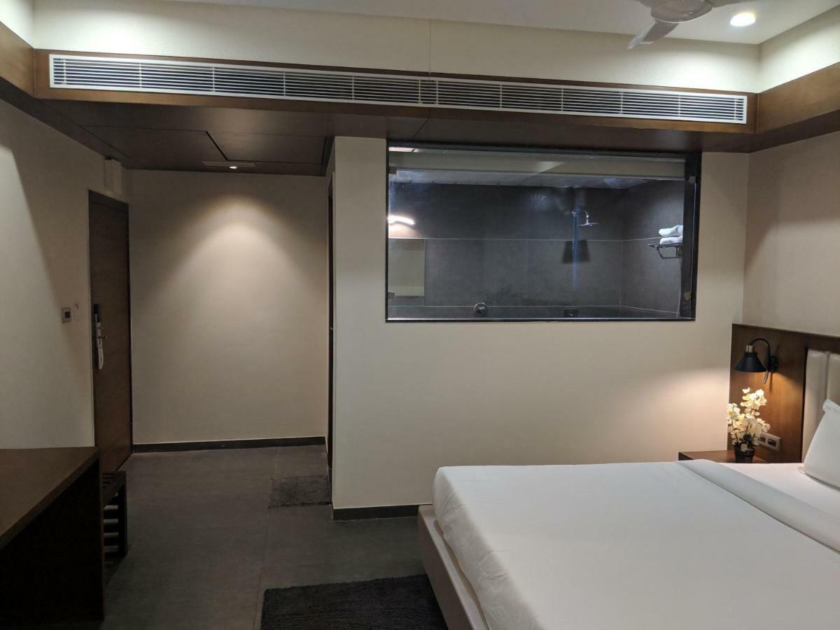 Hotel Avaante Ahmedabad Formerly Known As The Orchid Hotel Luaran gambar
