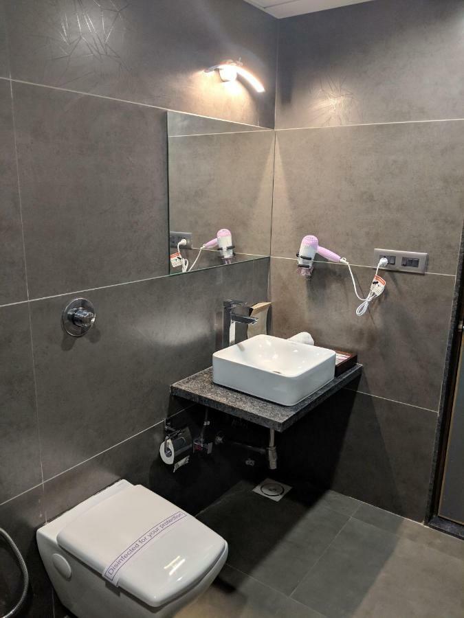 Hotel Avaante Ahmedabad Formerly Known As The Orchid Hotel Luaran gambar