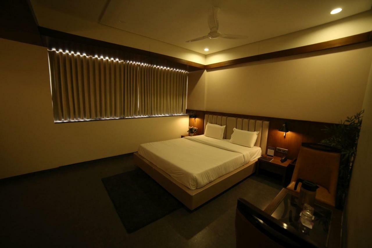 Hotel Avaante Ahmedabad Formerly Known As The Orchid Hotel Luaran gambar