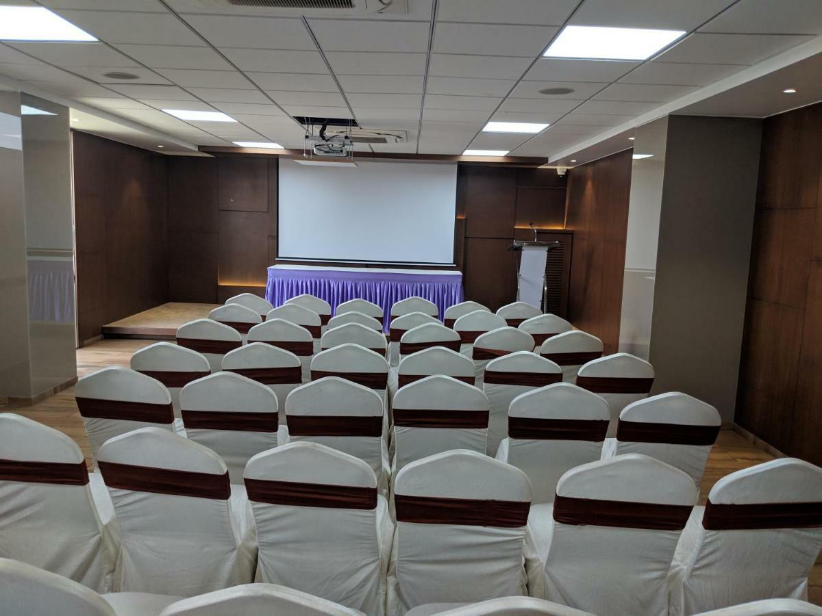 Hotel Avaante Ahmedabad Formerly Known As The Orchid Hotel Luaran gambar