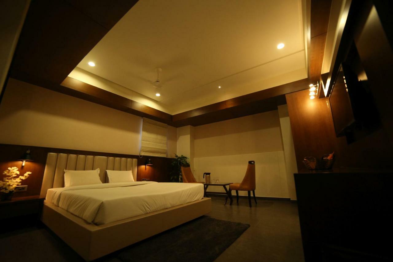 Hotel Avaante Ahmedabad Formerly Known As The Orchid Hotel Luaran gambar