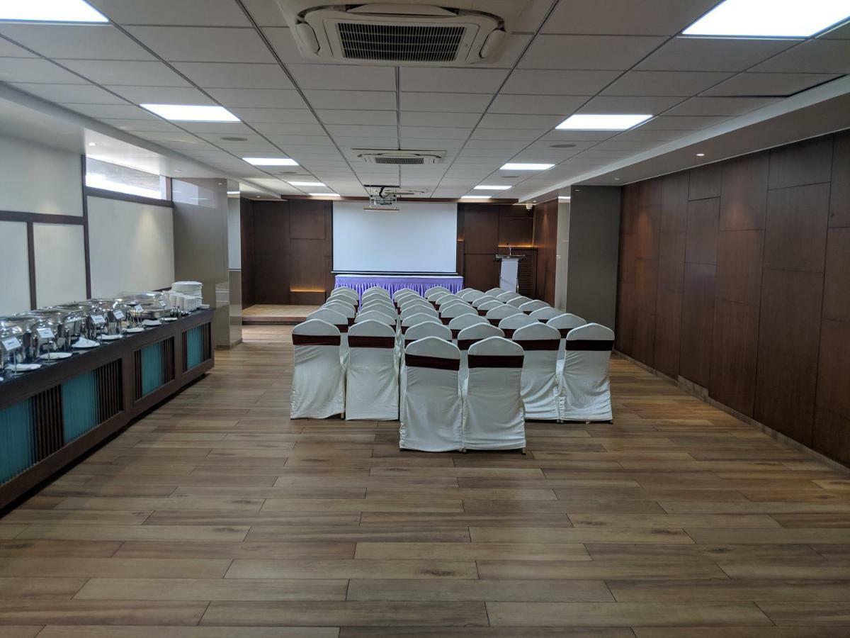 Hotel Avaante Ahmedabad Formerly Known As The Orchid Hotel Luaran gambar