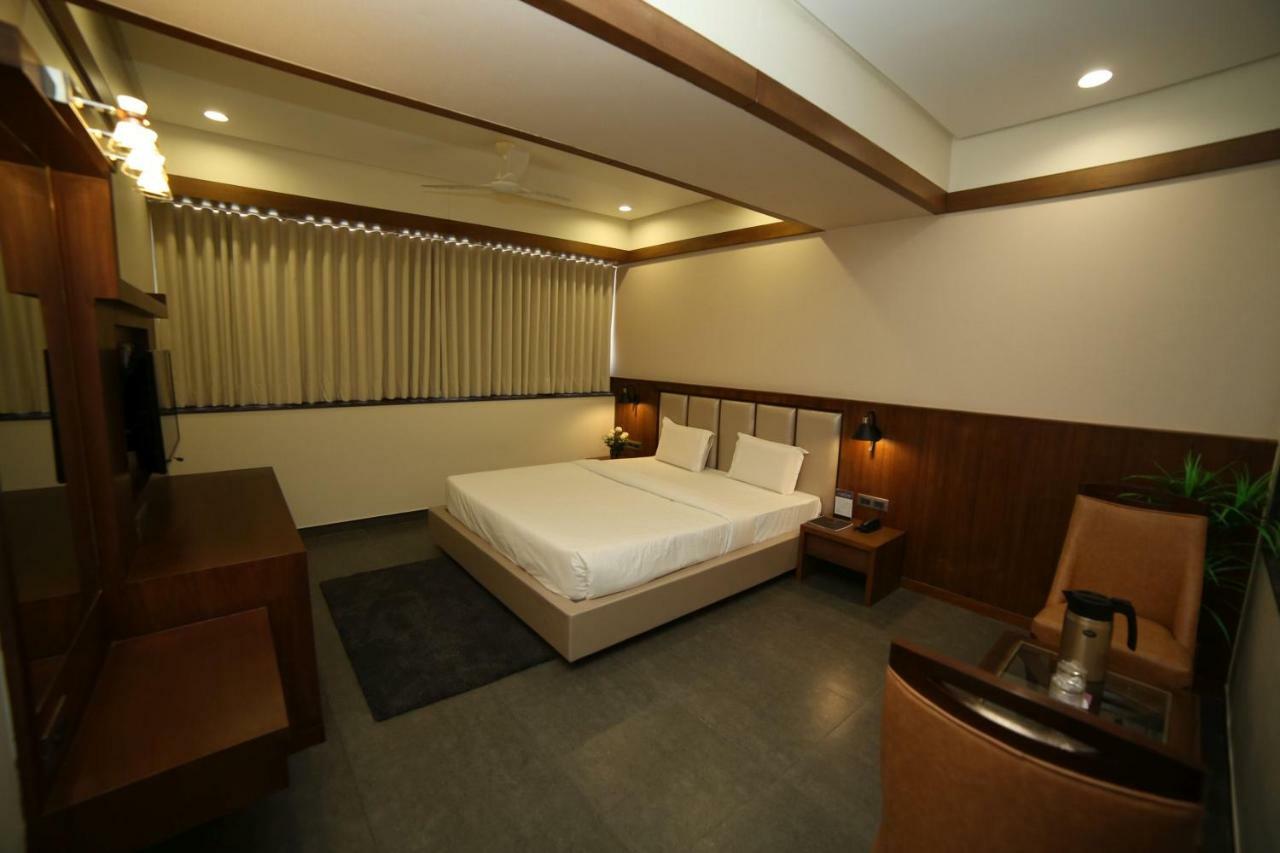 Hotel Avaante Ahmedabad Formerly Known As The Orchid Hotel Luaran gambar
