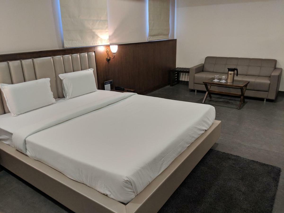 Hotel Avaante Ahmedabad Formerly Known As The Orchid Hotel Luaran gambar